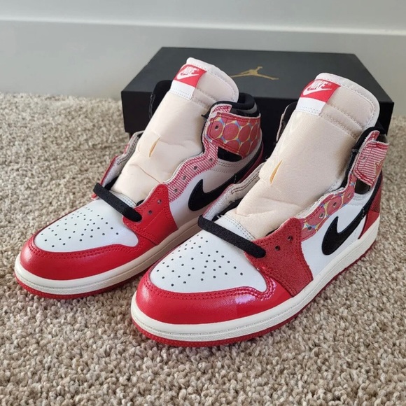 Jordan Retro 1 Spiderverse size 3y - Picture 2 of 4